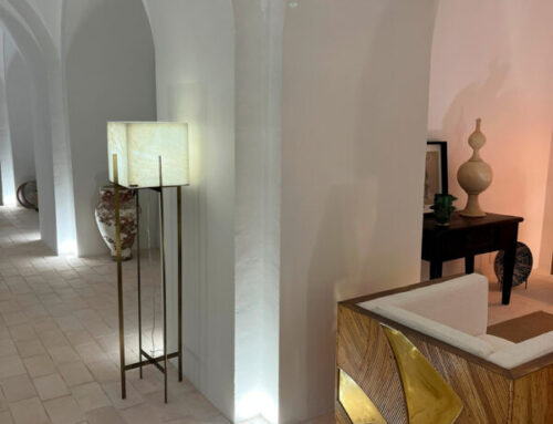 The sophistication of a lamp with a translucent marble shade
